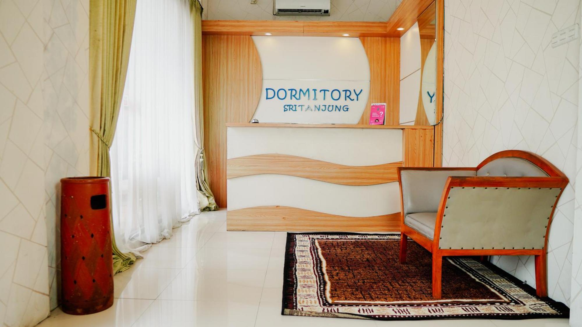 Dormitory Tourism Sritanjung Banyuwangi Banyuwangi  Exterior foto