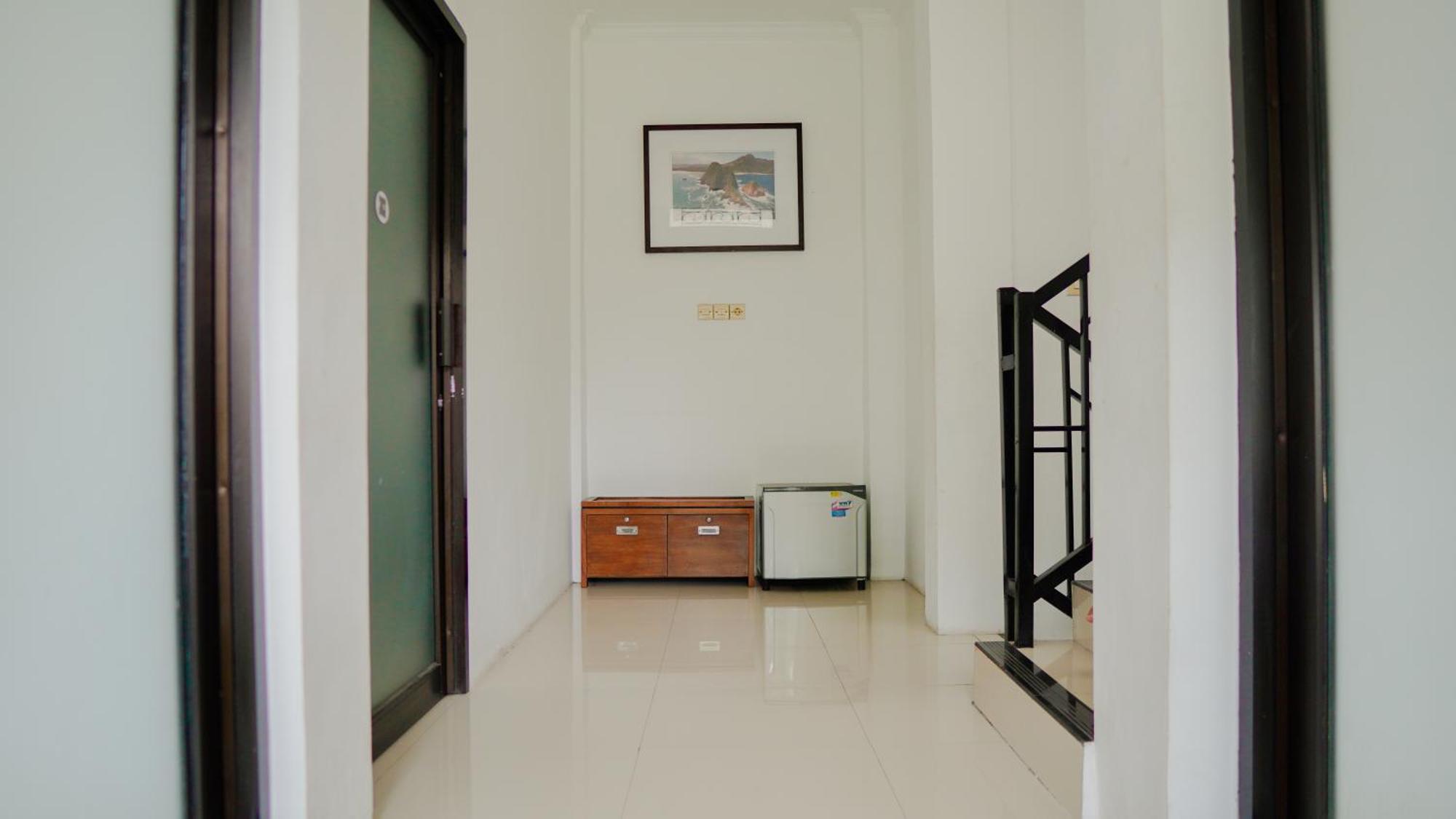 Dormitory Tourism Sritanjung Banyuwangi Banyuwangi  Exterior foto