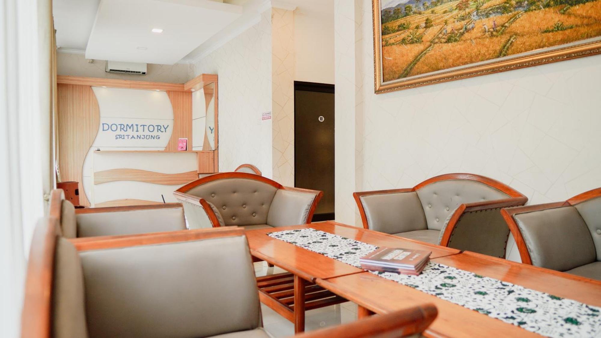 Dormitory Tourism Sritanjung Banyuwangi Banyuwangi  Exterior foto