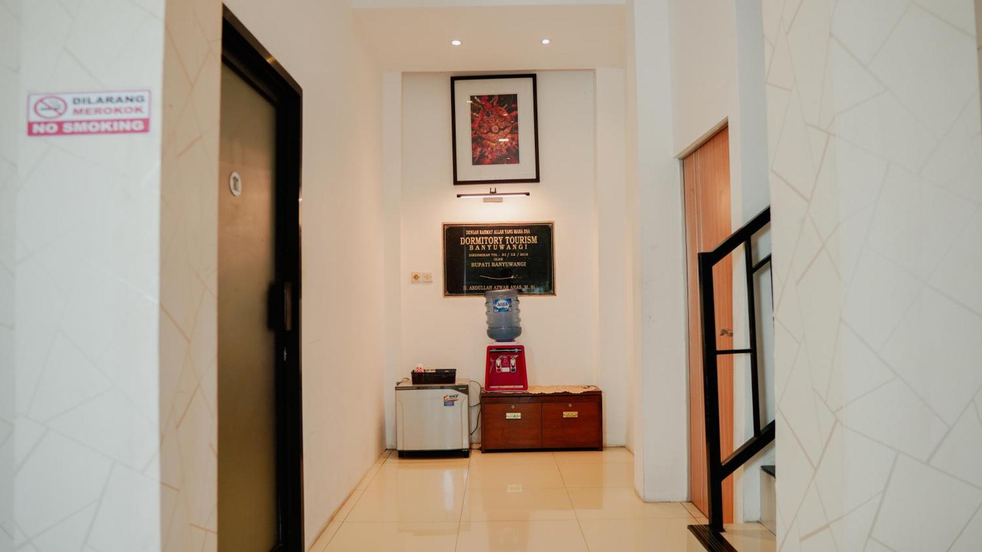 Dormitory Tourism Sritanjung Banyuwangi Banyuwangi  Exterior foto