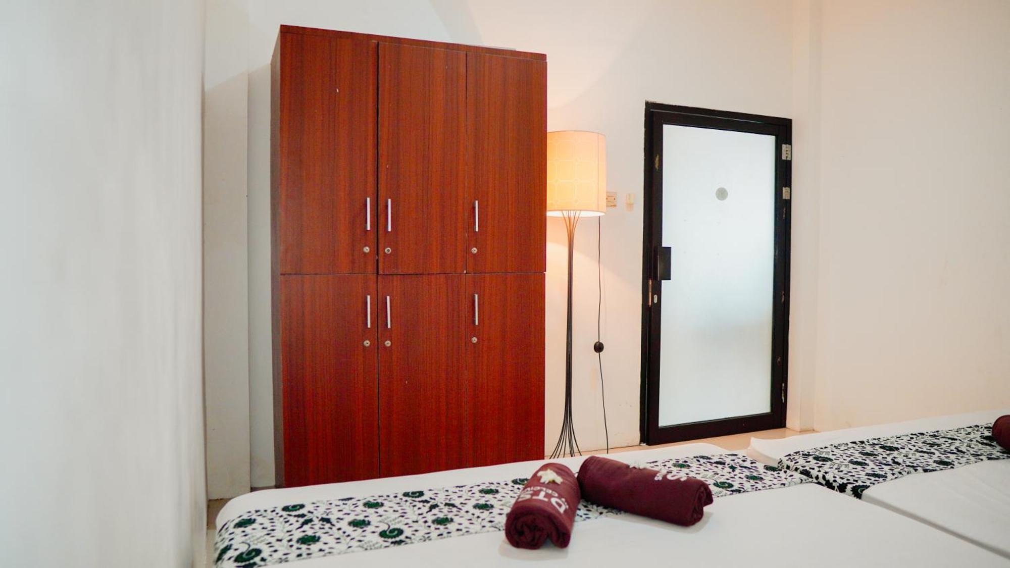 Dormitory Tourism Sritanjung Banyuwangi Banyuwangi  Exterior foto