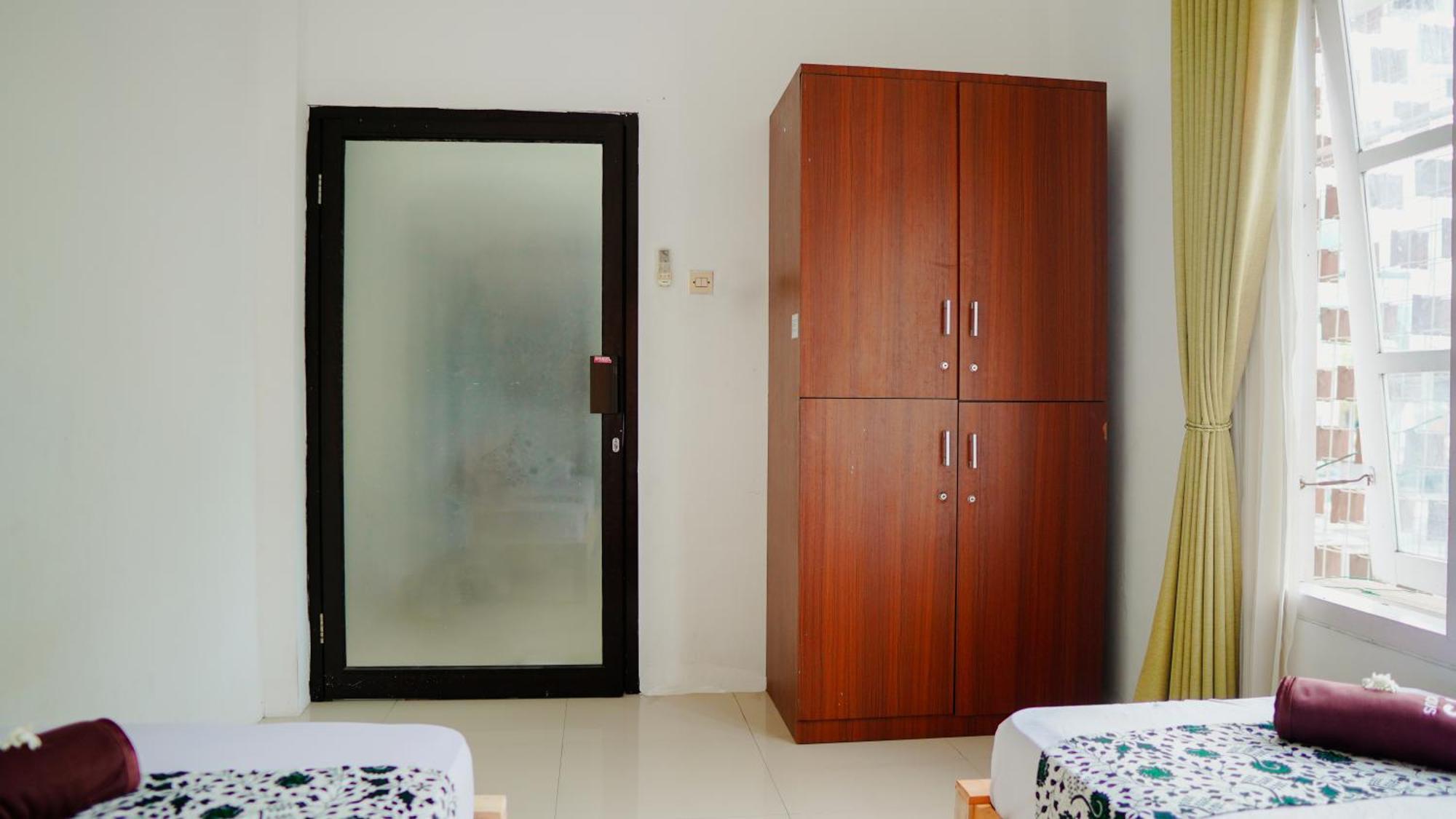 Dormitory Tourism Sritanjung Banyuwangi Banyuwangi  Exterior foto