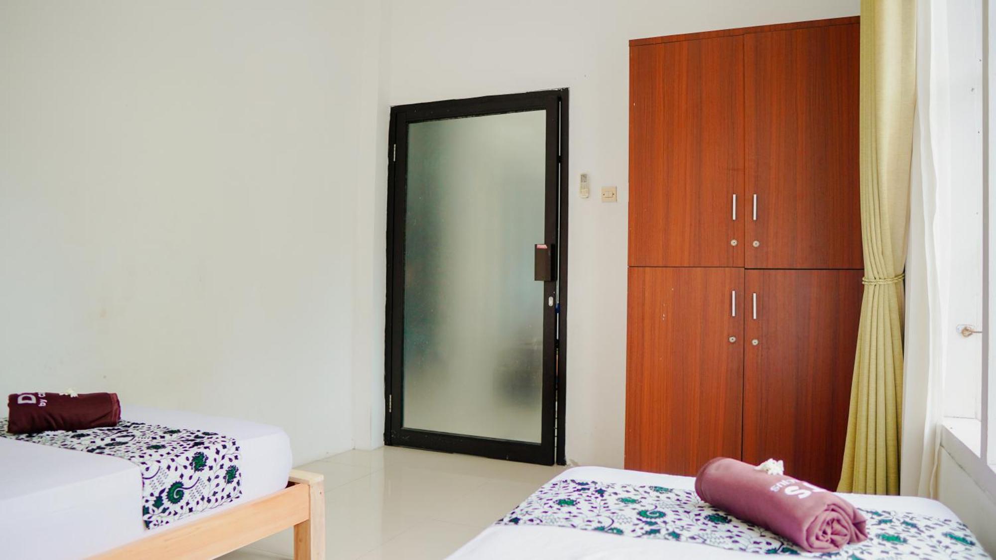 Dormitory Tourism Sritanjung Banyuwangi Banyuwangi  Exterior foto