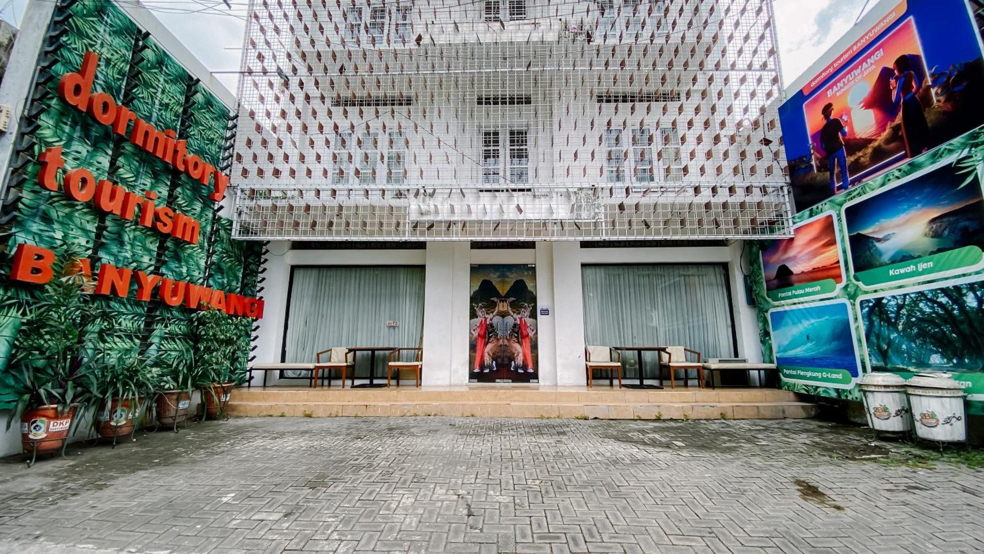Dormitory Tourism Sritanjung Banyuwangi Banyuwangi  Exterior foto